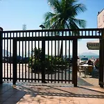 Apartamento Em Copacabana Pe Na Areia