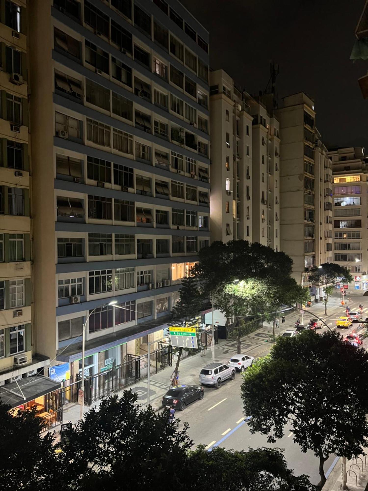 Em Copacabana Pe Na Areia *